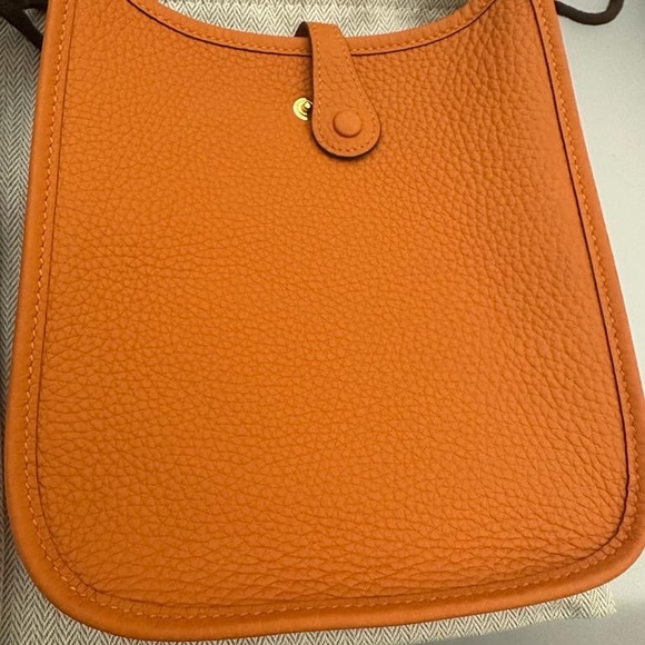 HERMES 2023 Clemence Evelyne TPM 16 ORANGE excellent condition with dust bags - Picture 3 of 4